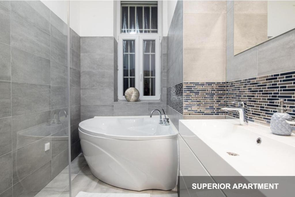 BpR Agathé Elegant Suite with Parliament View Budapest Extérieur photo